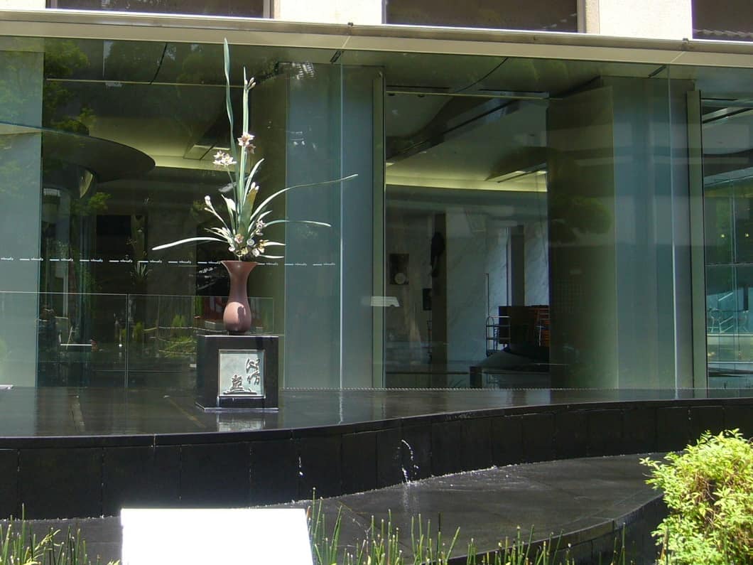 六角堂のいけばなモニュメント