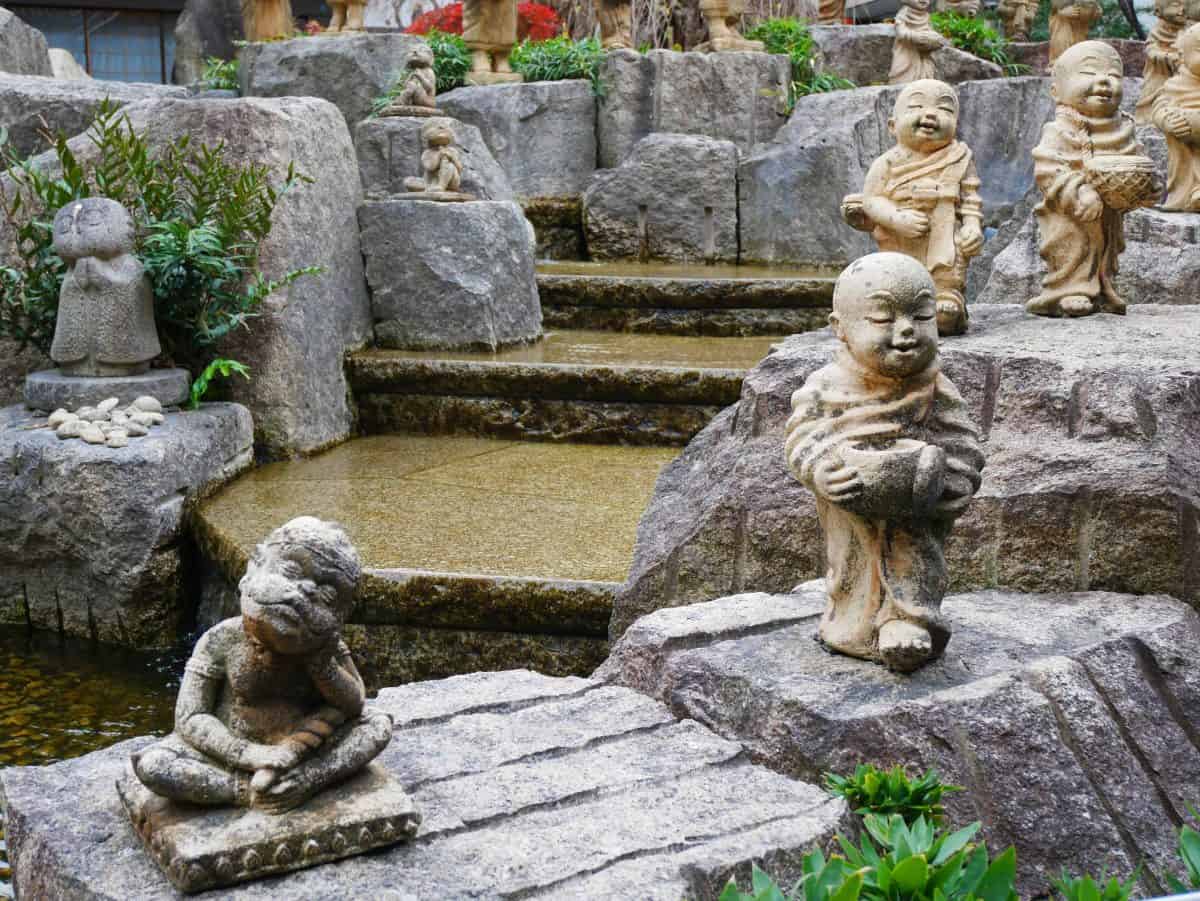 六角堂の羅漢像